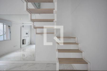 Apartamento para alugar com 87m², 1 quarto e 2 vagas Apartamento para alugar com 87m², 1 quarto e 2 vagasEscada