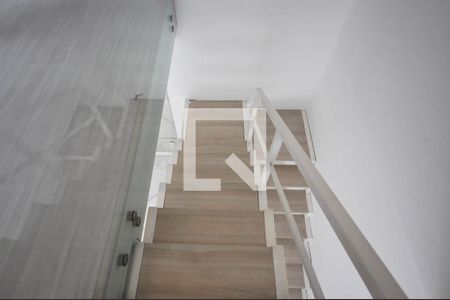 Apartamento para alugar com 87m², 1 quarto e 2 vagas Apartamento para alugar com 87m², 1 quarto e 2 vagasEscada