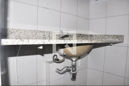 Apartamento para alugar com 57m², 2 quartos e 1 vagaDetalhe - Banheiro Social