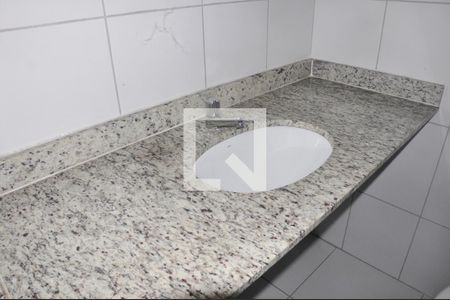 Apartamento para alugar com 57m², 2 quartos e 1 vagaDetalhe - Banheiro Social