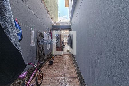 Casa à venda com 100m², 2 quartos e 2 vagas Casa à venda com 100m², 2 quartos e 2 vagascorredor lateral_2