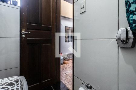 Casa à venda com 100m², 2 quartos e 2 vagas Casa à venda com 100m², 2 quartos e 2 vagasbanheiro na área de serviço_4