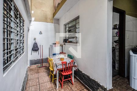Casa à venda com 100m², 2 quartos e 2 vagas Casa à venda com 100m², 2 quartos e 2 vagasquintal_3