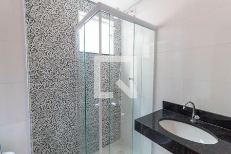 Banheiro de apartamento à venda com 2 quartos, 48m² em Vila Talarico, São Paulo