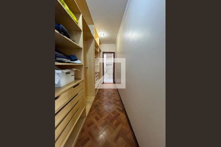 Casa à venda com 400m², 4 quartos e 4 vagasCloset suíte 3