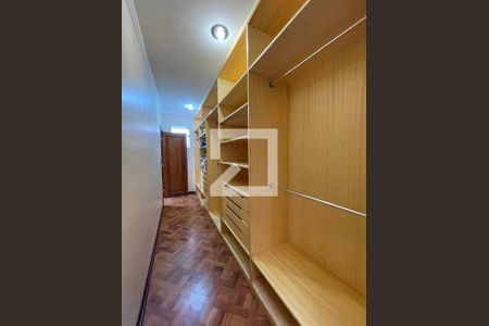 Casa à venda com 400m², 4 quartos e 4 vagasCloset suíte 3