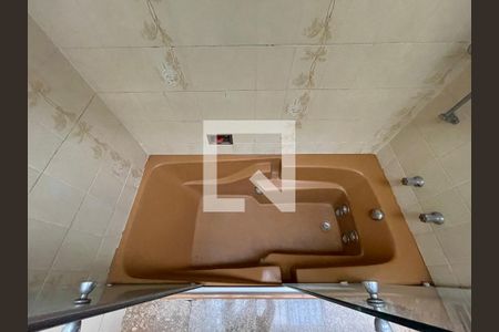 Casa à venda com 400m², 4 quartos e 4 vagasBanheiro da Suíte 2