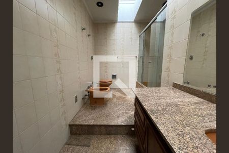 Casa à venda com 400m², 4 quartos e 4 vagasBanheiro da Suíte 2