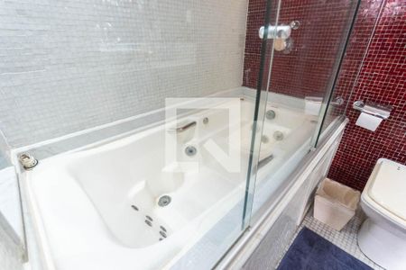 Apartamento à venda com 240m², 3 quartos e 2 vagasBanheiro Suíte