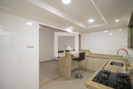 Casa à venda com 340m², 5 quartos e 6 vagas Casa à venda com 340m², 5 quartos e 6 vagasCozinha