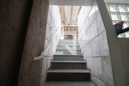 Casa à venda com 340m², 5 quartos e 6 vagas Casa à venda com 340m², 5 quartos e 6 vagasEscada