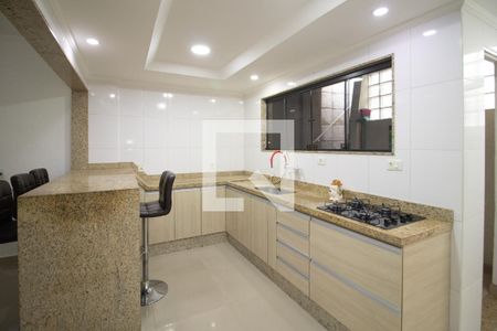 Casa à venda com 340m², 5 quartos e 6 vagas Casa à venda com 340m², 5 quartos e 6 vagasCozinha