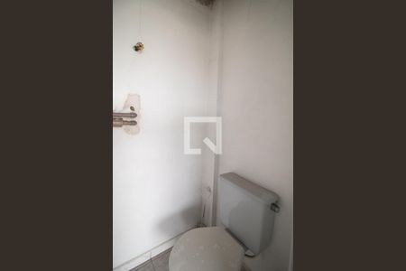 Casa à venda com 340m², 5 quartos e 6 vagas Casa à venda com 340m², 5 quartos e 6 vagasBanheiro de Serviço