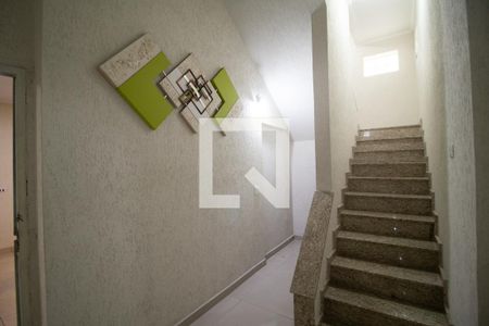 Casa à venda com 340m², 5 quartos e 6 vagas Casa à venda com 340m², 5 quartos e 6 vagasEscada