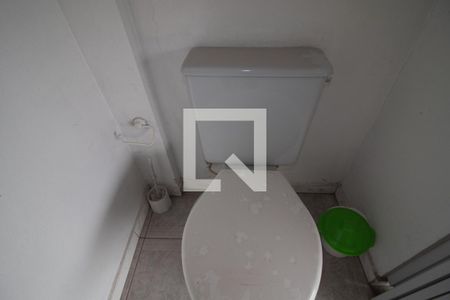 Casa à venda com 340m², 5 quartos e 6 vagas Casa à venda com 340m², 5 quartos e 6 vagasBanheiro de Serviço