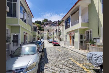 Casa à venda com 150m², 2 quartos e 1 vaga Casa à venda com 150m², 2 quartos e 1 vagaFachada e portaria