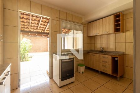 Casa para alugar com 70m², 2 quartos e 2 vagas Casa para alugar com 70m², 2 quartos e 2 vagasCozinha