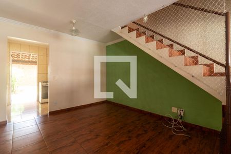 Sala de casa para alugar com 2 quartos, 70m² em Jardim Isis, Cotia