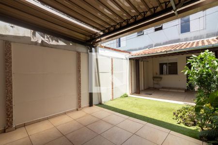 Casa para alugar com 70m², 2 quartos e 2 vagas Casa para alugar com 70m², 2 quartos e 2 vagasÁrea comum