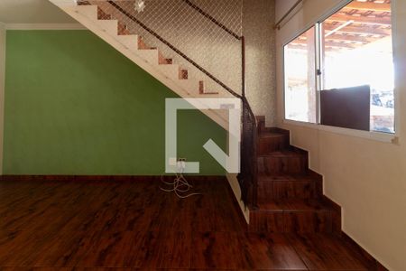 Sala de casa para alugar com 2 quartos, 70m² em Jardim Isis, Cotia