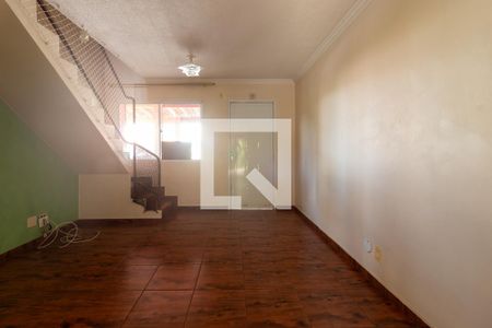 Sala de casa para alugar com 2 quartos, 70m² em Jardim Isis, Cotia