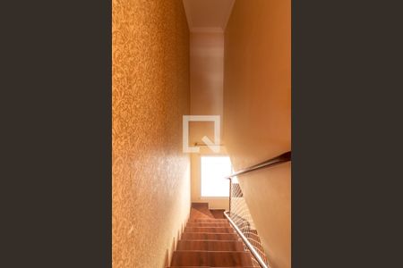 Casa para alugar com 70m², 2 quartos e 2 vagas Casa para alugar com 70m², 2 quartos e 2 vagasEscada