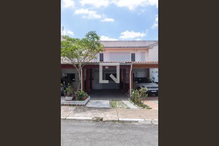 Casa para alugar com 70m², 2 quartos e 2 vagas Casa para alugar com 70m², 2 quartos e 2 vagasFachada