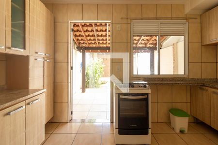 Casa para alugar com 70m², 2 quartos e 2 vagas Casa para alugar com 70m², 2 quartos e 2 vagasCozinha