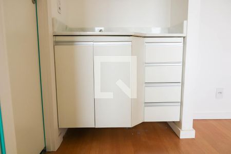 Banheiro de apartamento para alugar com 1 quarto, 33m² em Todos Os Santos, Rio de Janeiro