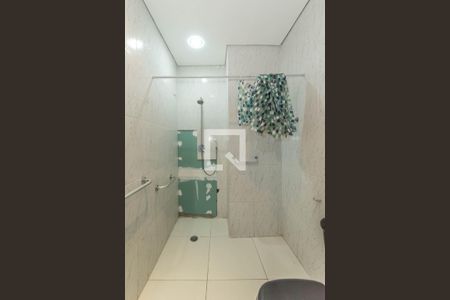 Casa à venda com 250m², 4 quartos e 3 vagasBanheiro Social - Piso Inferior