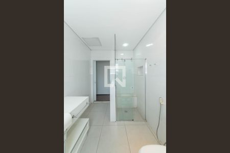 Casa à venda com 250m², 4 quartos e 3 vagasBanheiro Social - Piso Superior