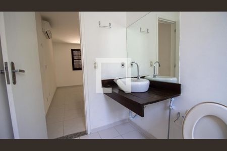 Casa à venda com 250m², 3 quartos e 3 vagasBanheiro da Suíte