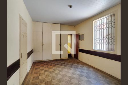 Casa à venda com 240m², 4 quartos e 4 vagasSuíte