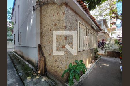 Casa à venda com 240m², 4 quartos e 4 vagasFachada