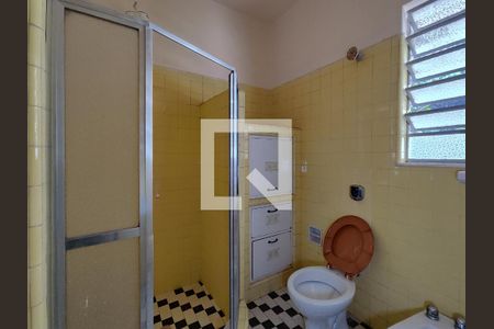 Casa à venda com 240m², 4 quartos e 4 vagasBanheiro da Suíte