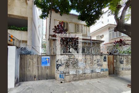 Casa à venda com 240m², 4 quartos e 4 vagasplaca