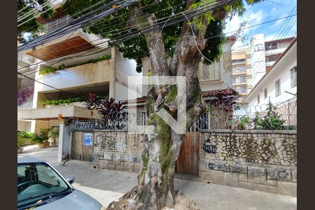 Casa à venda com 240m², 4 quartos e 4 vagasFachada