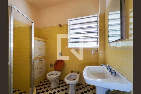 Casa à venda com 240m², 4 quartos e 4 vagasBanheiro da Suíte