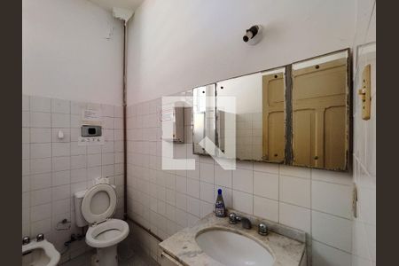 Casa à venda com 240m², 4 quartos e 4 vagasBanheiro 