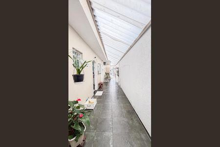 Casa à venda com 193m², 2 quartos e 2 vagasCorredor - Quintal