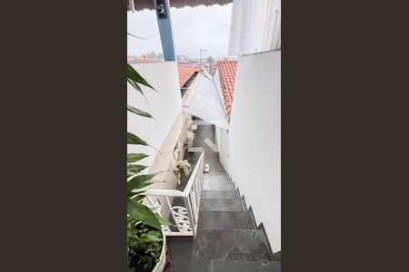 Casa à venda com 193m², 2 quartos e 2 vagasEscada