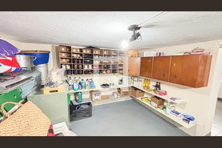 Casa à venda com 193m², 2 quartos e 2 vagasPorão