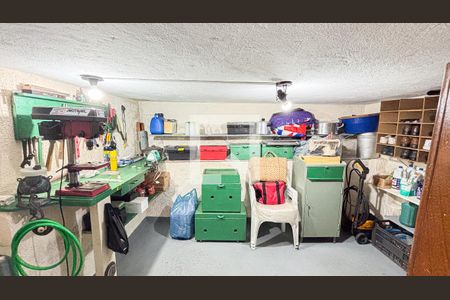 Casa à venda com 193m², 2 quartos e 2 vagasPorão