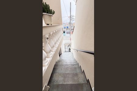 Casa à venda com 193m², 2 quartos e 2 vagasEscada