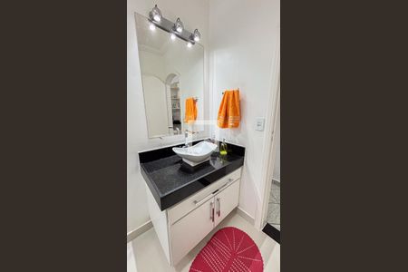 Casa à venda com 193m², 2 quartos e 2 vagasBanheiro