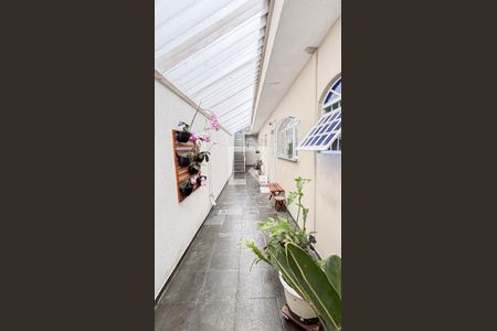 Casa à venda com 193m², 2 quartos e 2 vagasCorredor - Quintal