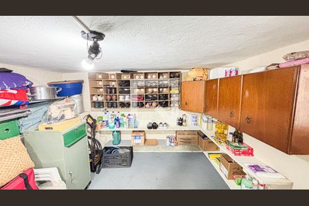 Casa à venda com 193m², 2 quartos e 2 vagasPorão