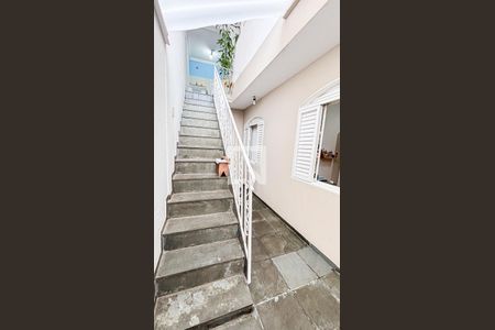 Casa à venda com 193m², 2 quartos e 2 vagasEscada