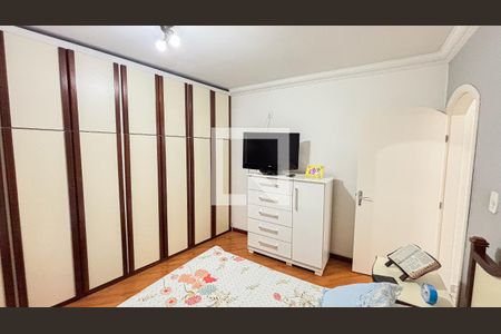 Casa à venda com 193m², 2 quartos e 2 vagasSuite