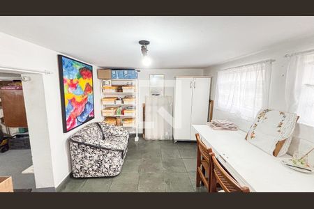 Casa à venda com 193m², 2 quartos e 2 vagasPorão